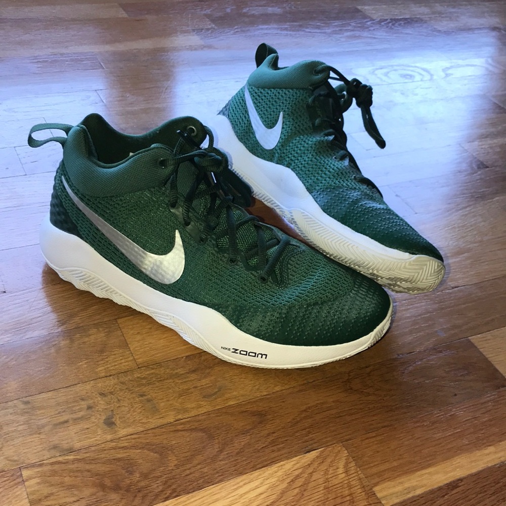 Men’s 2017 Nike Zoom Rev’s Basketball Shoes. 10.5.